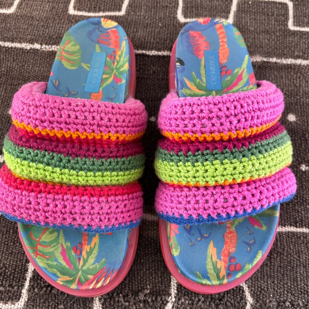 Farm Rio - Blue Macaw Crochet Anatomic Slide sandals size 9